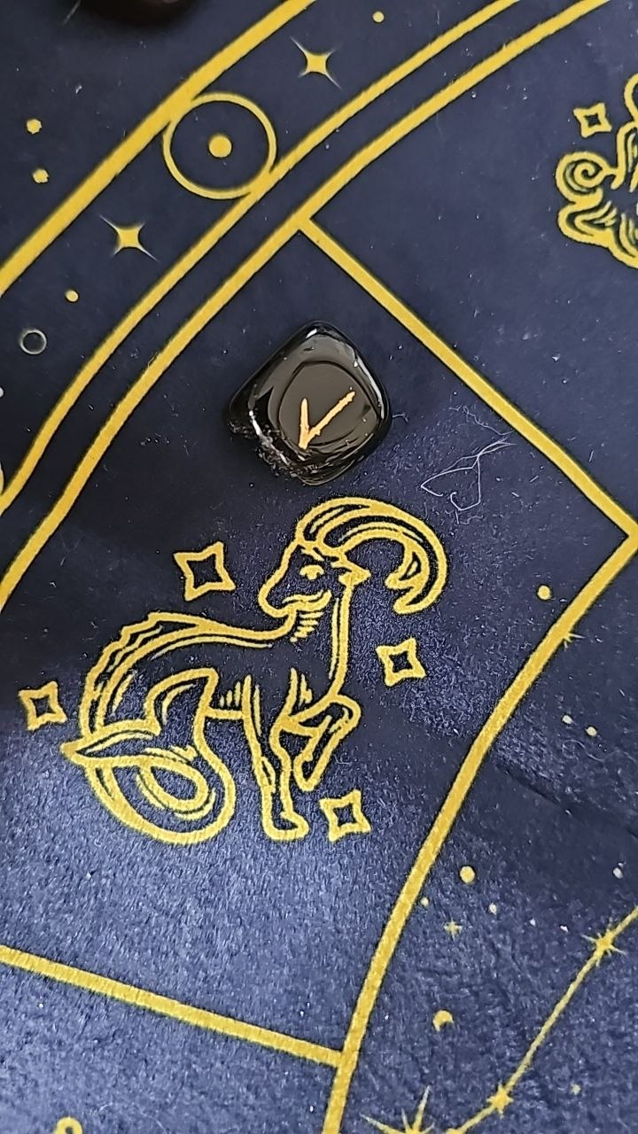 Rune Capricorne